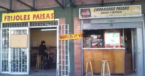 EMPANADAS Y FRIJOLES PAISAS EMPANADAS Y FRIJOLES PAISAS